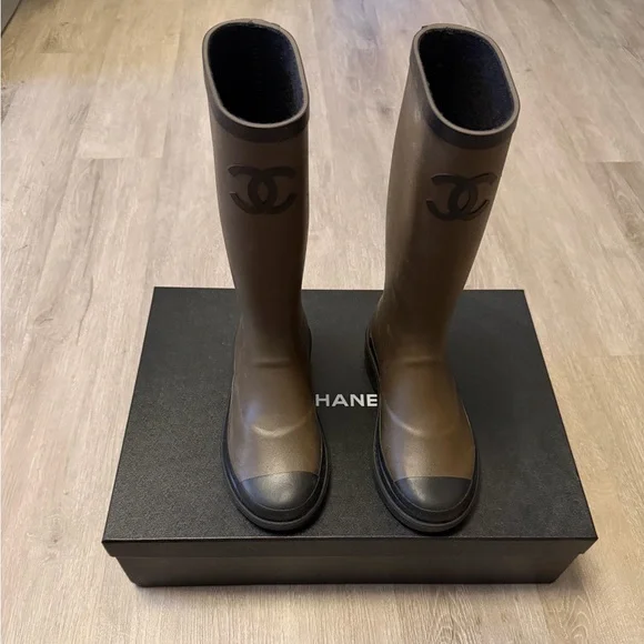 CHANEL Olive and Black Rain Boots SZ 7 - Picture 5 of 14
